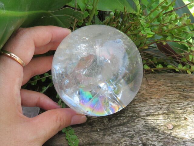 虹が見える天然の水晶